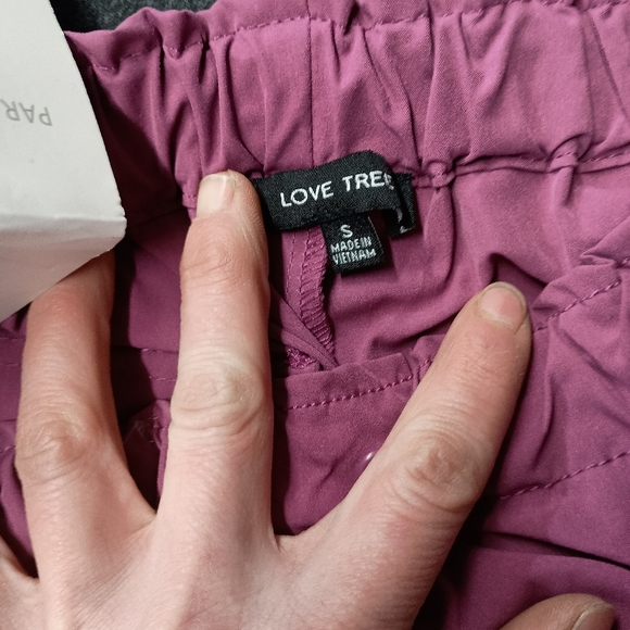 Brand new with tags! Unique Women's Ultra Light Cargo pant - Picture 5 of 12